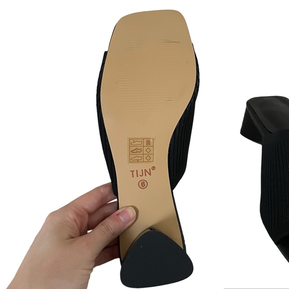TIJN Sandals, NWOT - Size 6 - Picture 4 of 4